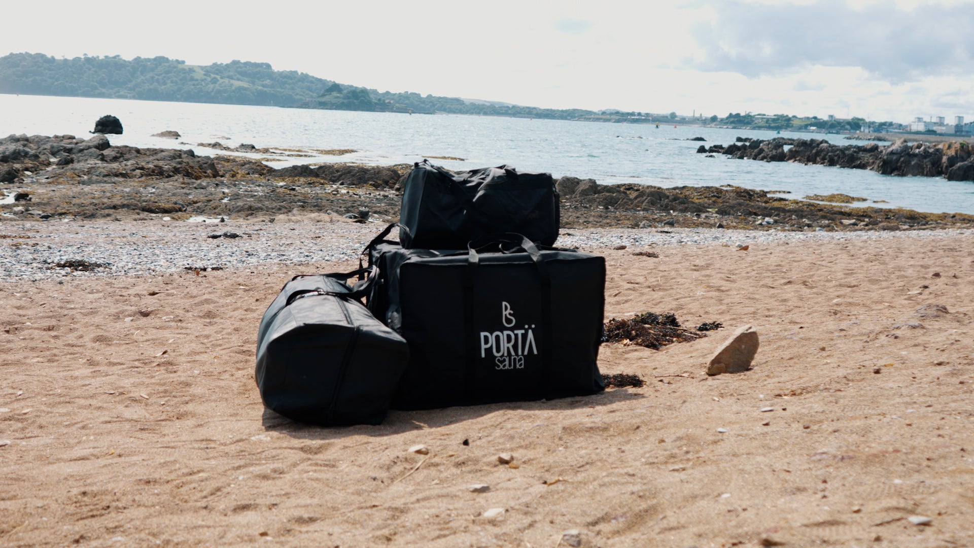 Close-up of PortaSauna HEX zipper being pulled