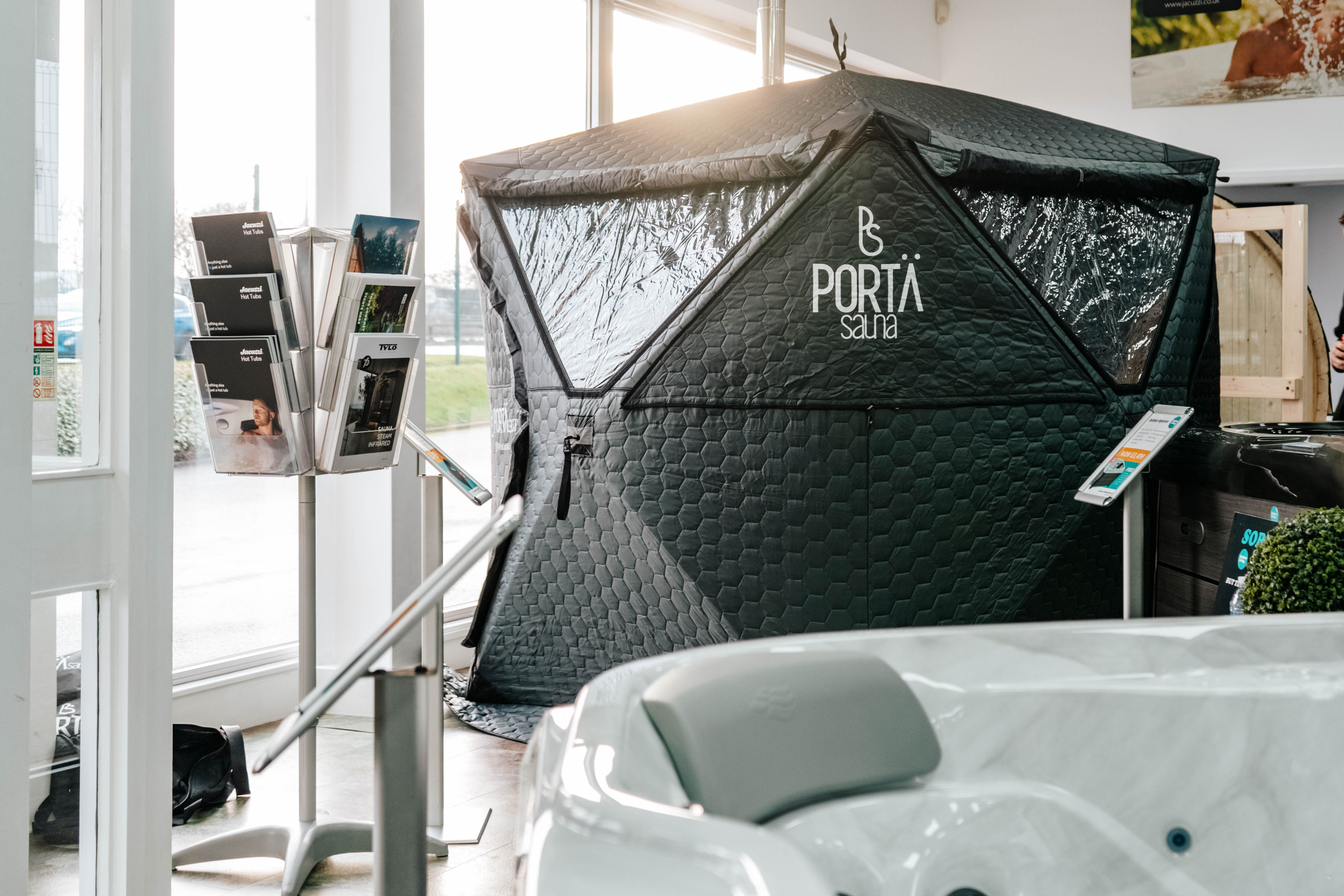 Folding setup of PortaSauna HEX tent